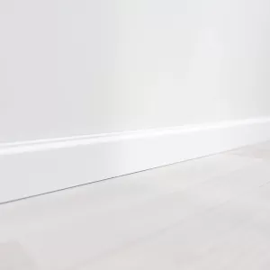 Silikon zamiast listwy przypodłogowej